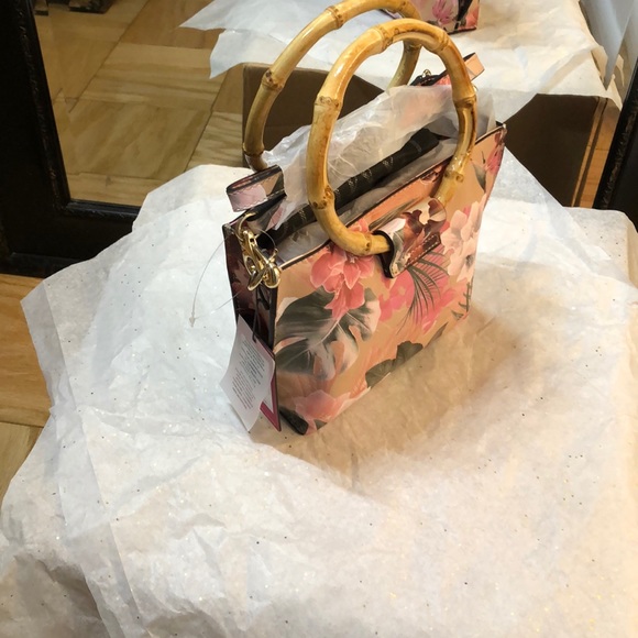 Vince Camuto Floral Ring Handle Bag NWOT - Picture 4 of 5